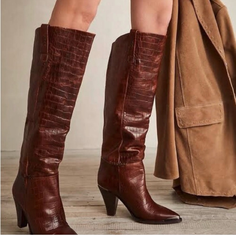 Rare Like New Free People Stevie Croc Embossed Leather Boots Size 39 (8.5)